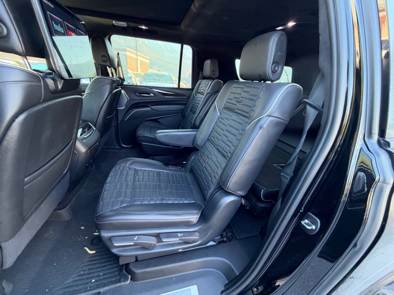 Used 2023 Cadillac Escalade ESV Sport Platinum w/ LPO, ONYX Package AWD/4WD image 20