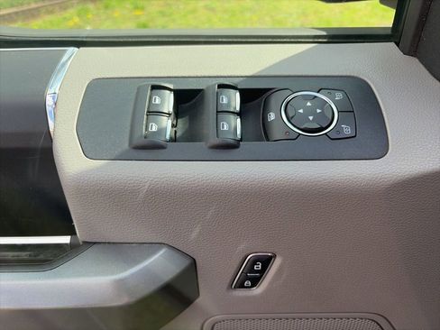 Used 2016 Ford F150 XLT image 14