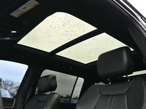 Used 2022 Jeep Wagoneer Series III w/ Premium Group I image 9