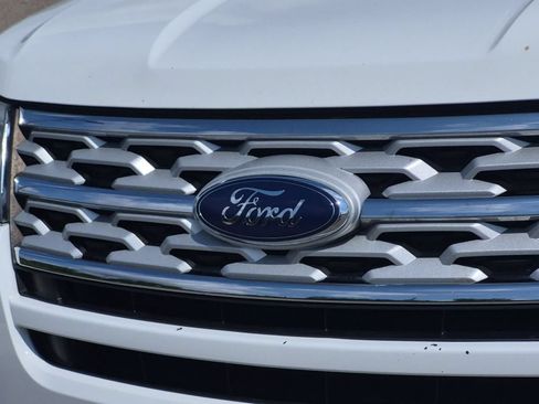 Used 2019 Ford Explorer XLT w/ Equipment Group 202A AWD/4WD image 12