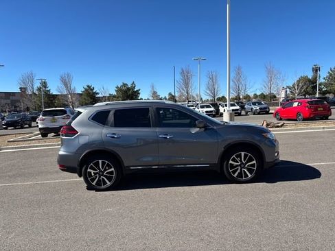 Used 2019 Nissan Rogue SL w/ Premium Package image 2