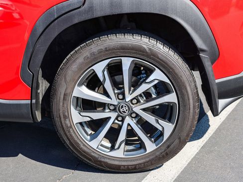 Certified 2022 Toyota Corolla Cross XLE w/ Convenience Package FWD image 30