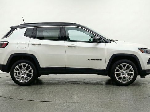 Used 2025 Jeep Compass Limited AWD/4WD image 11