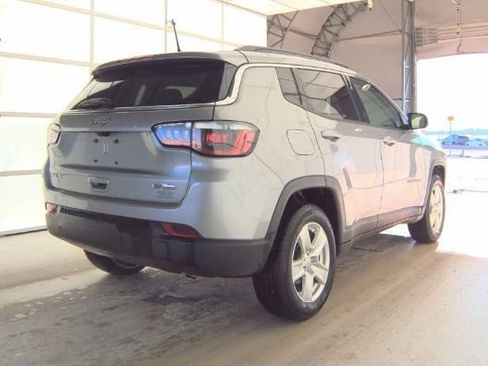 Used 2022 Jeep Compass Latitude w/ Convenience Group image 2