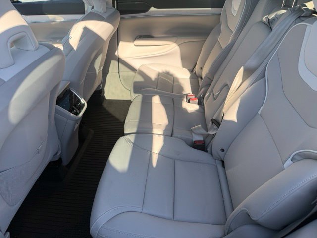 Used 2025 Volvo EX90 Ultra AWD/4WD image 13