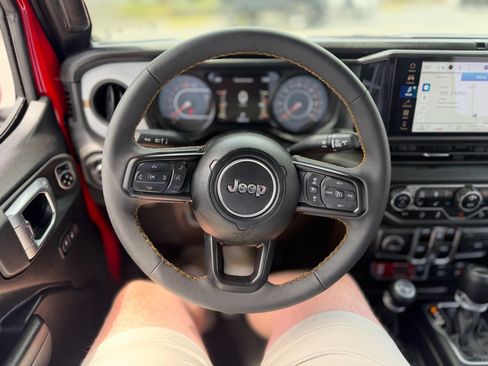 Used 2024 Jeep Gladiator Sport AWD/4WD image 33