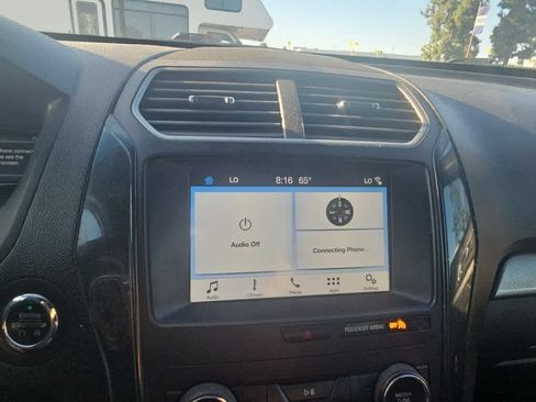 Used 2018 Ford Explorer XLT w/ Equipment Group 201A FWD image 17