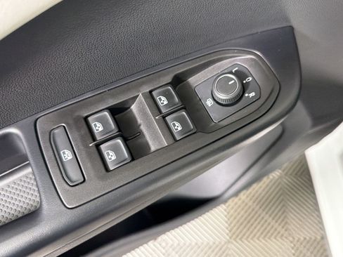 Used 2025 Volkswagen Taos SE w/ Panoramic Sunroof Package FWD image 26