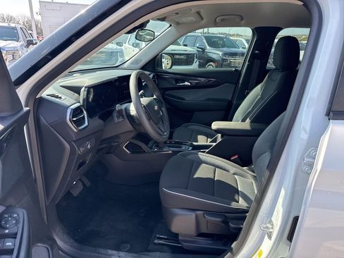 Used 2024 Chevrolet TrailBlazer LS image 9