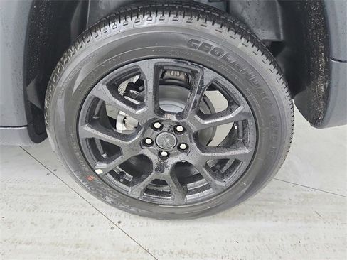 New 2026 Jeep Compass Latitude image 39