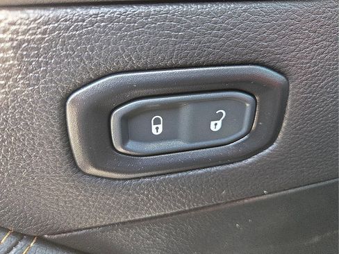 Used 2021 Jeep Wrangler Unlimited Sahara AWD/4WD image 15