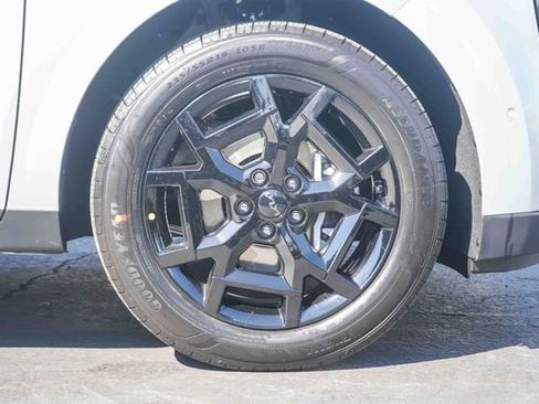 New 2026 Kia Carnival SX w/ SX Dark Edition Package FWD image 18