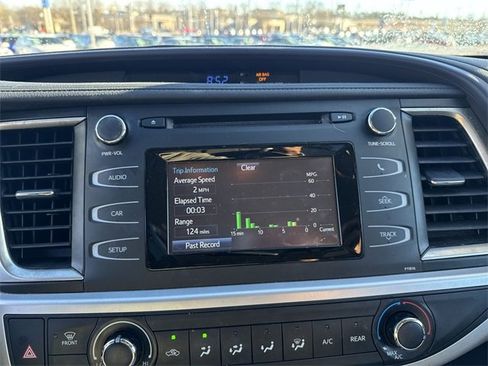 Used 2019 Toyota Highlander LE image 18