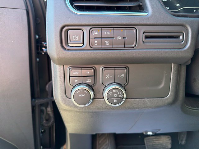 Certified 2023 GMC Yukon SLT w/ SLT Luxury Package AWD/4WD image 15