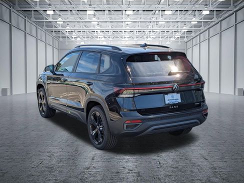 New 2026 Volkswagen Taos SE image 3