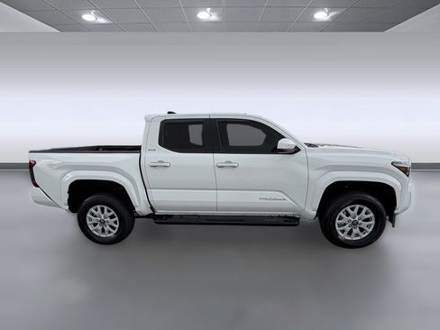 Used 2026 Toyota Tacoma SR5 RWD image 8