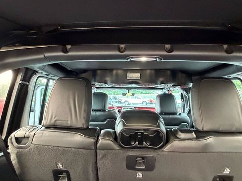 Used 2019 Jeep Wrangler Unlimited Rubicon AWD/4WD image 37