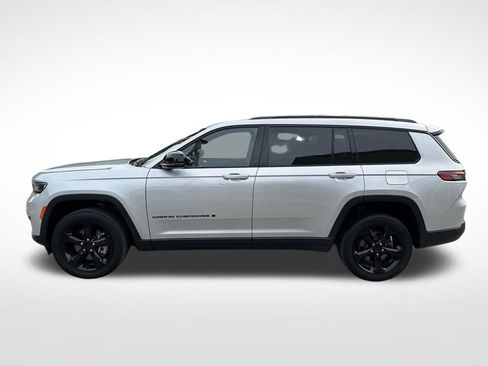 Used 2024 Jeep Grand Cherokee L Altitude AWD/4WD image 2