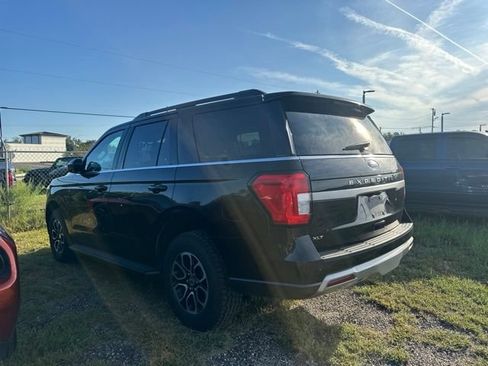 Used 2024 Ford Expedition XLT RWD image 10
