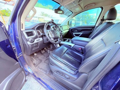 Used 2019 Nissan Titan PRO-4X w/ Pro-4x Convenience Package AWD/4WD image 9