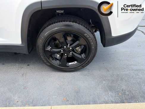 Certified 2023 Jeep Grand Cherokee Altitude AWD/4WD image 16