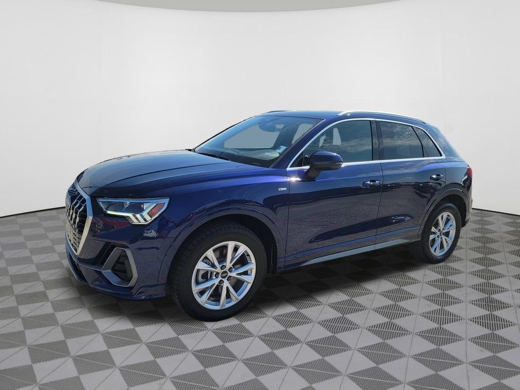 Used 2024 Audi Q3 2.0T Premium AWD/4WD image 2