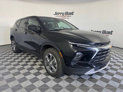 Used 2025 Chevrolet Blazer LT FWD image 6