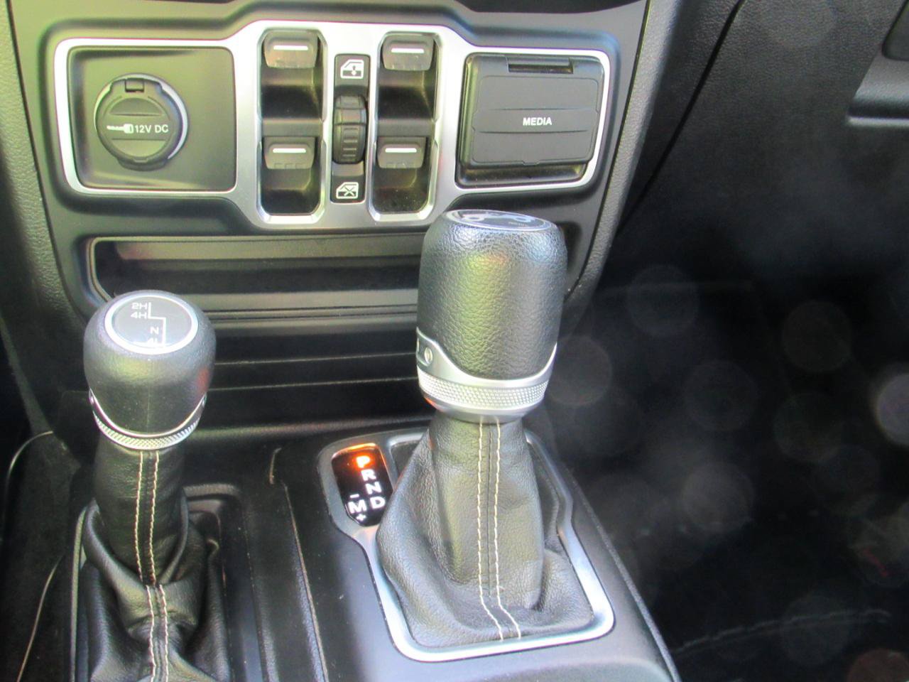 Used 2019 Jeep Wrangler Unlimited Sahara w/ Uconnect 4C Nav & Sound Group AWD/4WD image 27