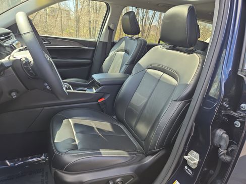 Used 2024 Jeep Grand Cherokee L Limited w/ Luxury Tech Group II image 12