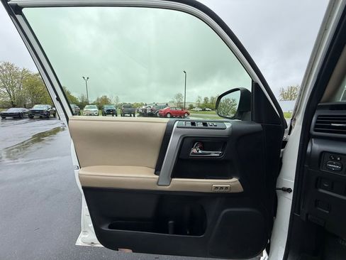 Used 2018 Toyota 4Runner Limited AWD/4WD image 21