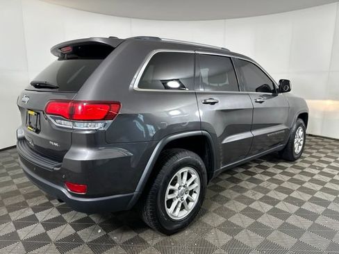 Used 2020 Jeep Grand Cherokee Laredo image 3