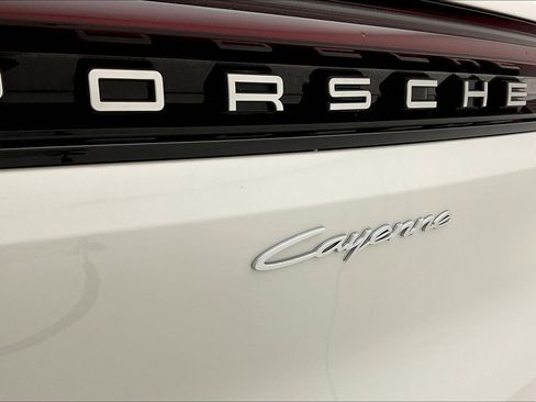 Used 2024 Porsche Cayenne AWD/4WD image 23