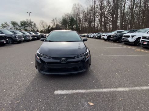 Used 2023 Toyota Corolla LE image 2