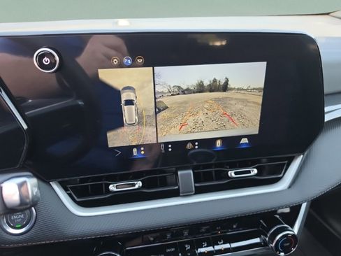 Used 2026 Chevrolet Equinox LT w/ Safety and Technology Package FWD image 18