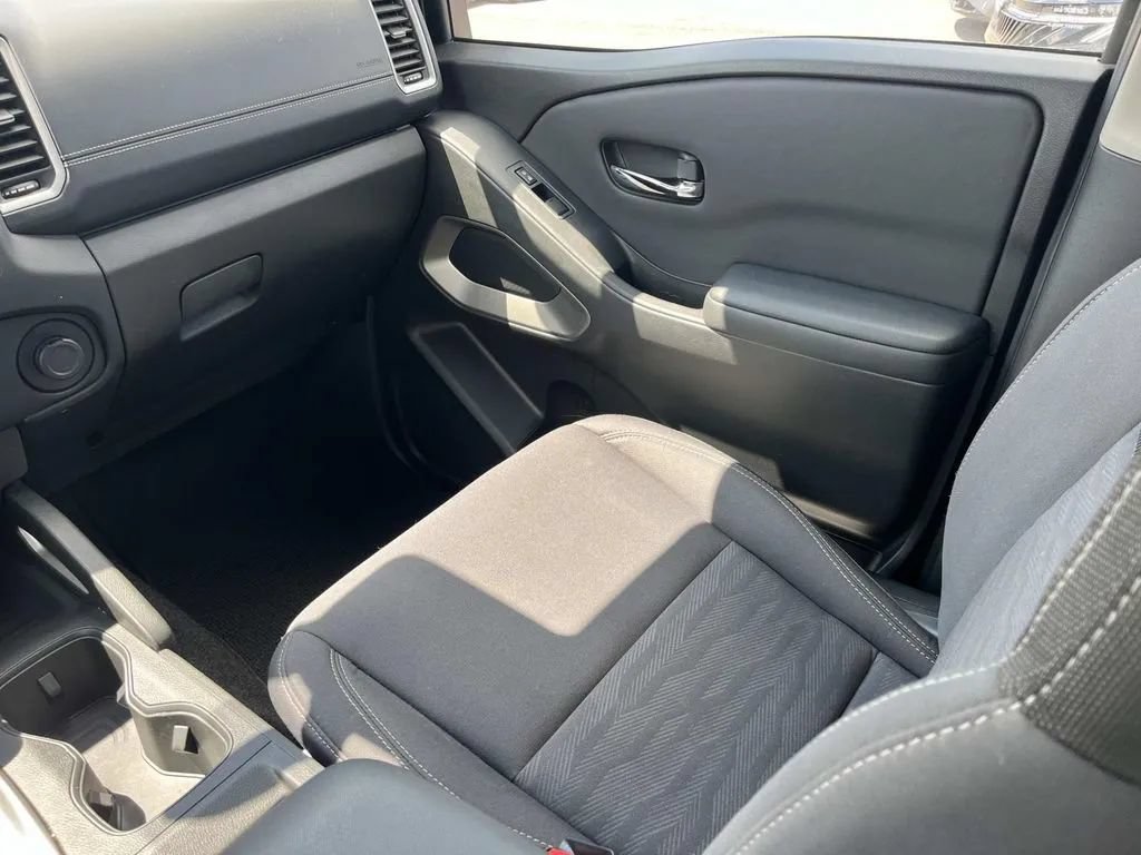 Used 2024 Nissan Frontier SV w/ Technology Package RWD image 13