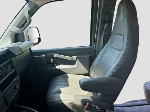 Used 2018 Chevrolet Express 3500 LS RWD image 31