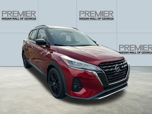 Used 2021 Nissan Kicks SR image 3