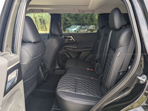 New 2025 Mitsubishi Outlander SEL image 15