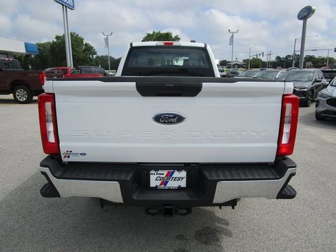 New 2025 Ford F250 XL w/ FX4 Off-Road Package image 5