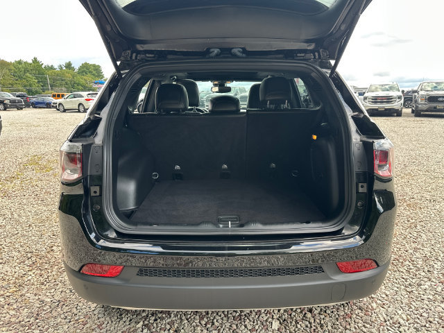 Used 2023 Jeep Compass Limited w/ Sun and Sound Group AWD/4WD image 15