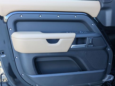 Certified 2025 Land Rover Defender 110 X-Dynamic SE image 12