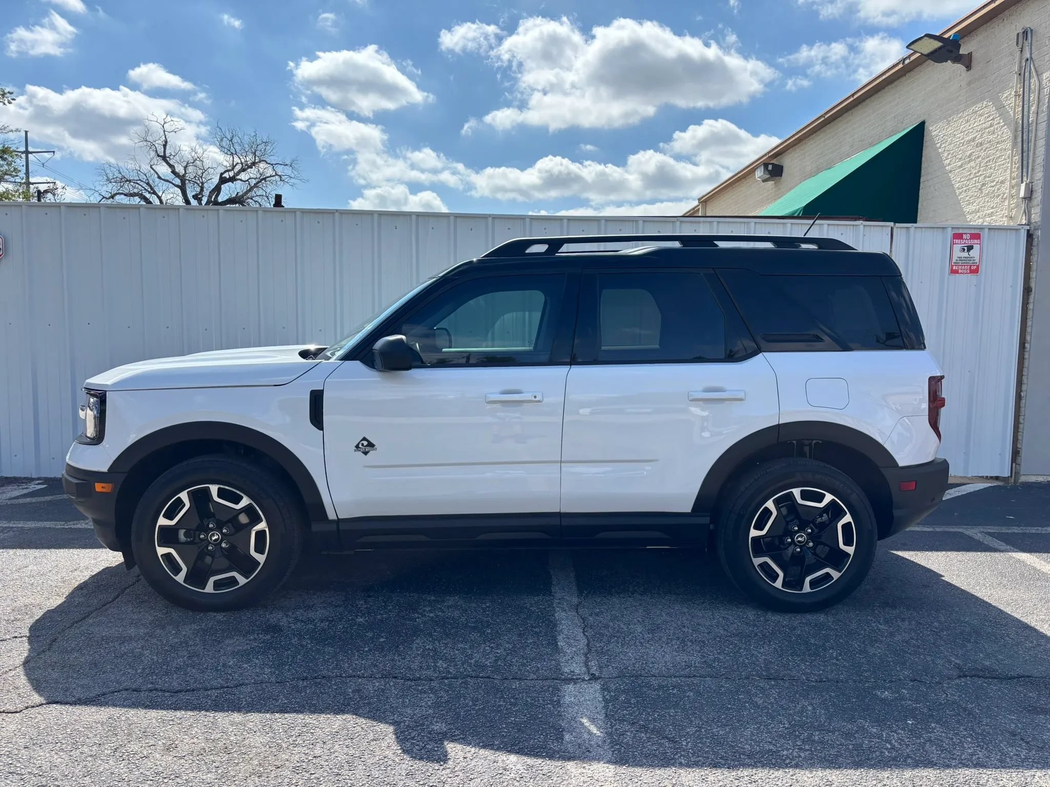 Used 2024 Ford Bronco Sport Outer Banks w/ Tech Package AWD/4WD image 2