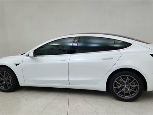 Used 2020 Tesla Model 3 Standard Range Plus image 4