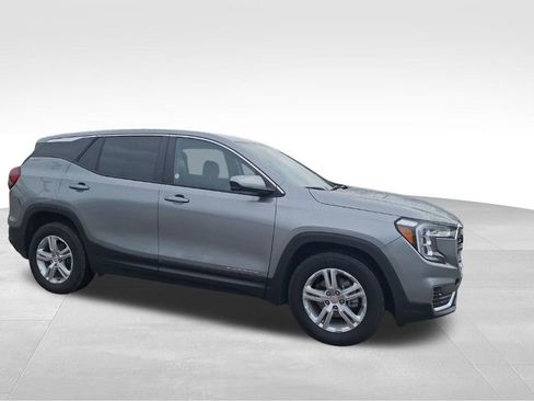 Used 2024 GMC Terrain SLE image 5