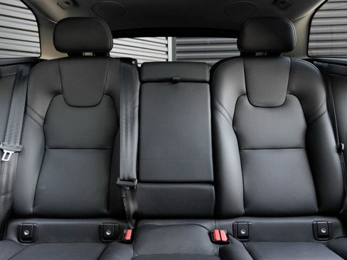 Used 2024 Volvo XC60 T8 Plus w/ Climate Package image 24