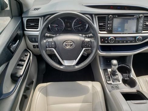 Used 2017 Toyota Highlander XLE AWD/4WD image 16