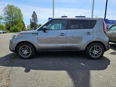 Used 2015 Kia Soul FWD image 2