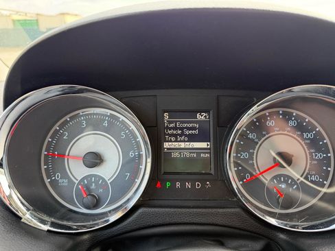 Used 2012 Chrysler Town & Country Touring image 27