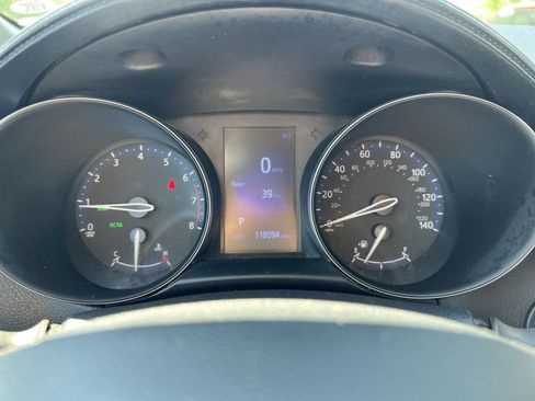 Used 2018 Toyota C-HR XLE FWD image 16