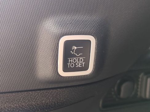 Used 2024 Jeep Grand Cherokee Limited image 15